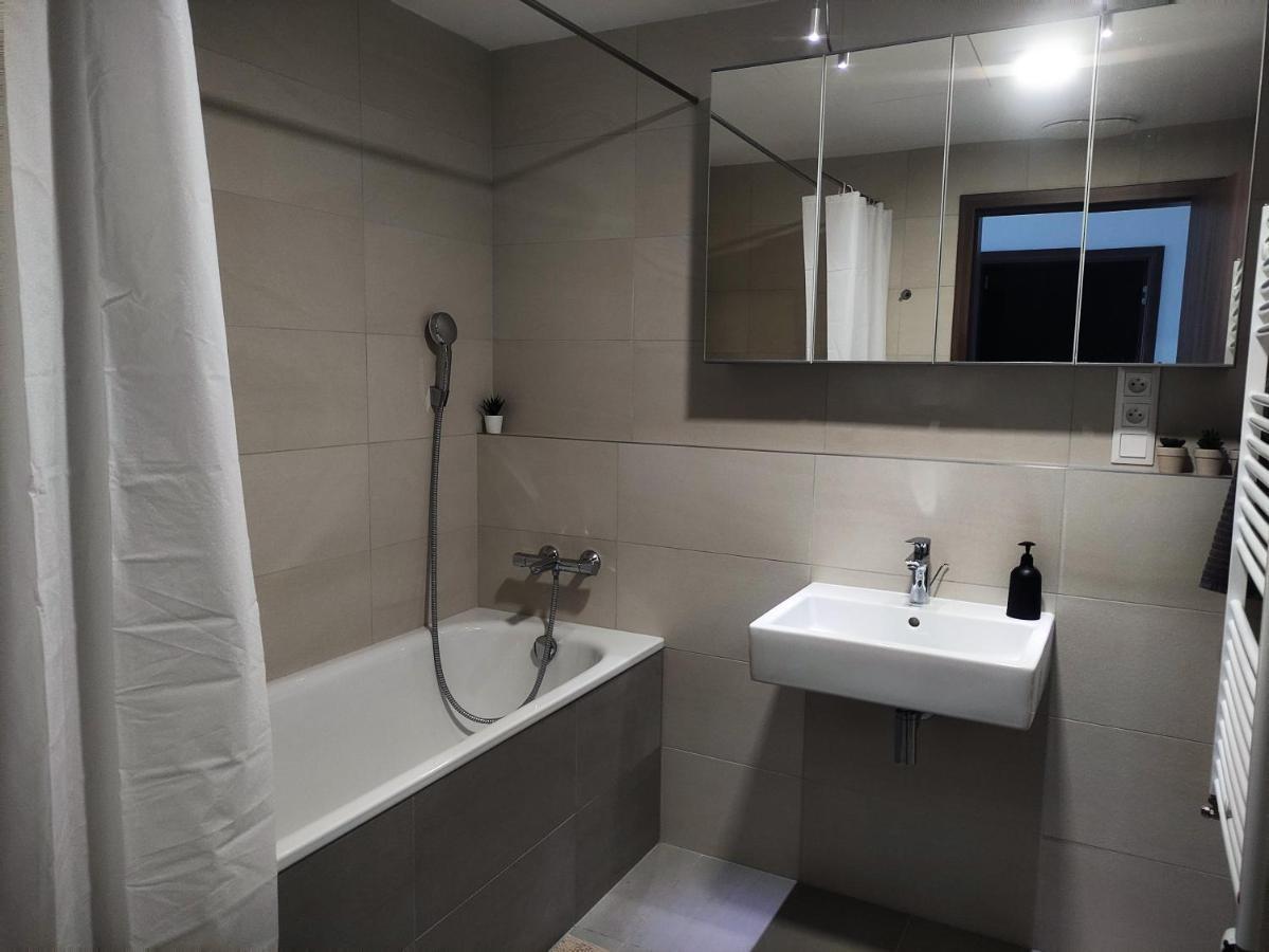 Cozy 2 Rooms Flat - Castle View Братислава Екстер'єр фото
